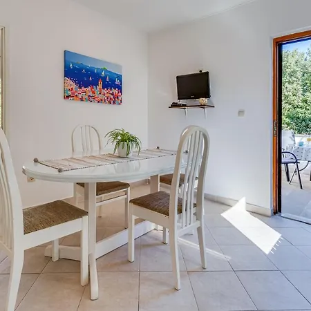 Apartment Katica Mandre